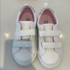 Girls Gap white sneaker shoes